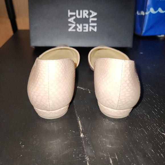 Naturalizer Point Toe Flats, Nude snake 😍🐍 Like new! Size 7 - Picture 6 of 10